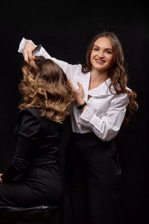 Как наука и колористика помогли создать собственный косметический бренд: предпринимательница из Ленобласти дарит красоту и здоровье волос